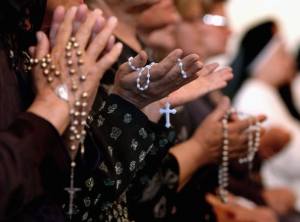 Iraqi Worshippers Pray For Pope John Paul II